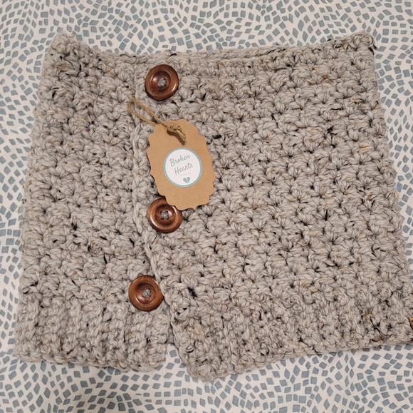 Handmade Cowl - Picture 1 of 3